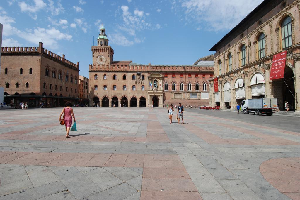Ur-Nest Piazza Maggiore Μπολόνια Δωμάτιο φωτογραφία